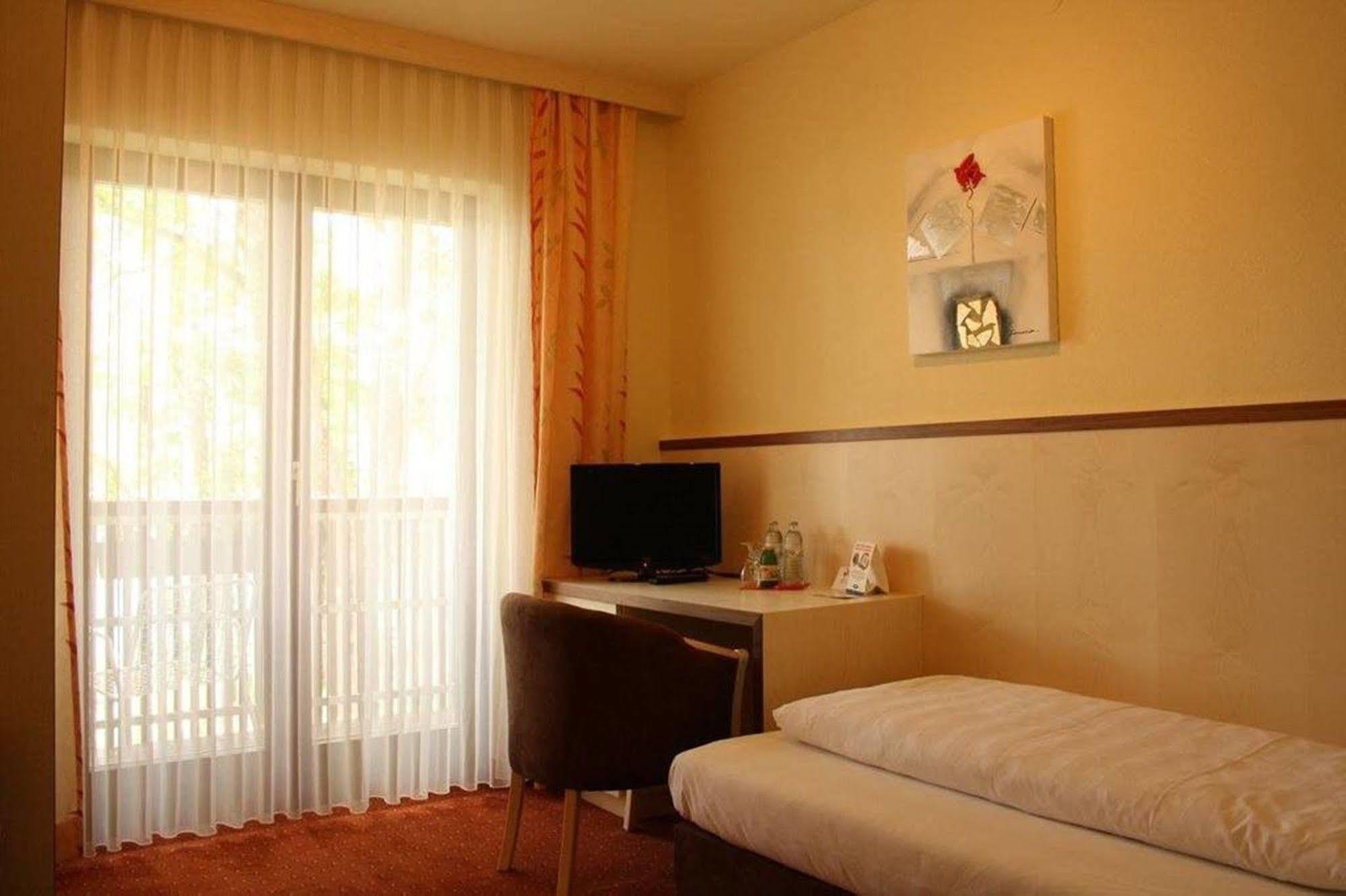 Seehotel Vinzenz Velden am Wörthersee Buitenkant foto